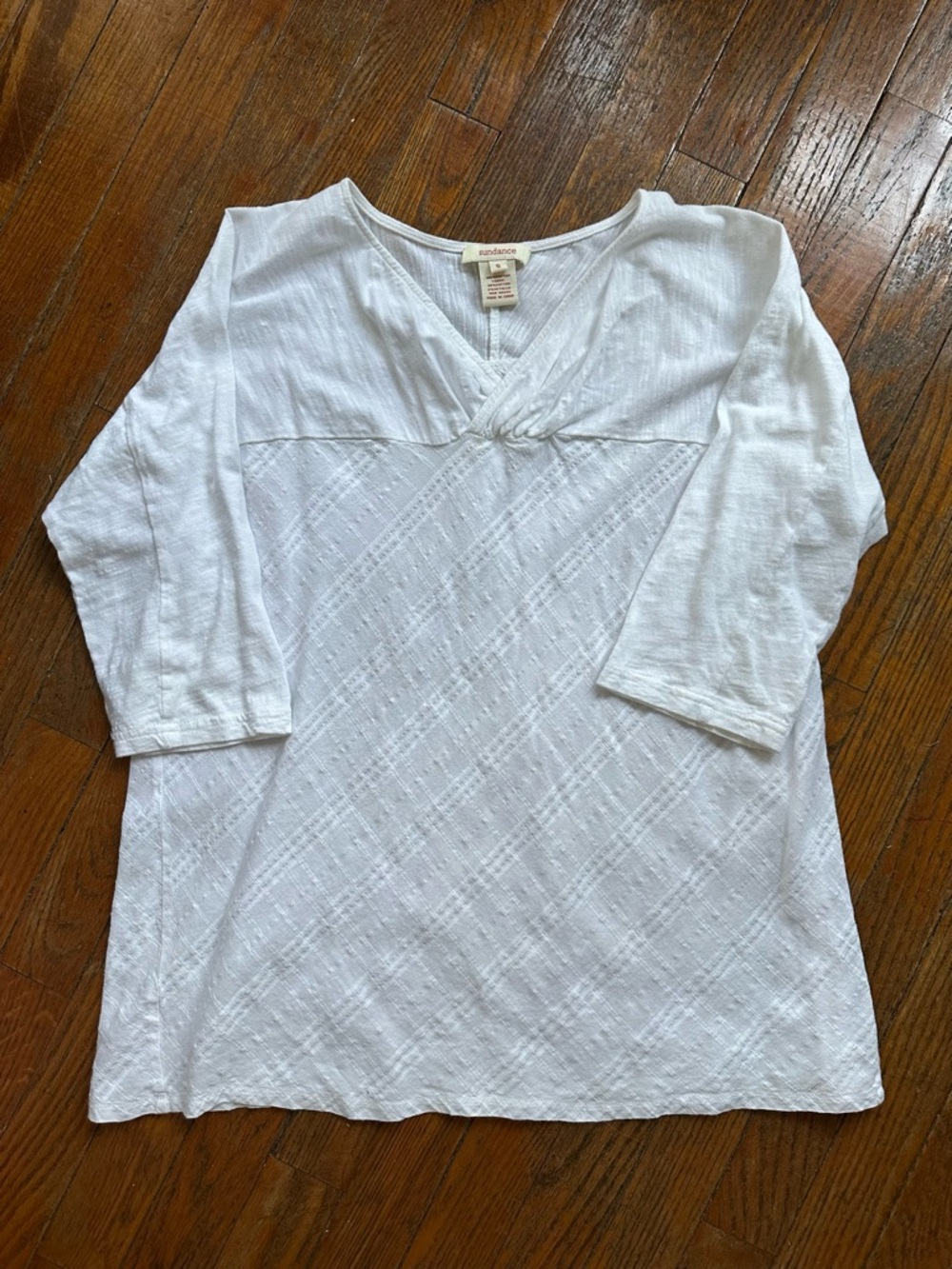 Sundance White Textured V-Neck Women's Top